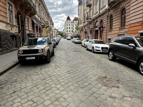 комерційна за адресою Заньковецької вул., 17