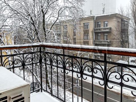 комерційна за адресою Шовковична вул., 7-А
