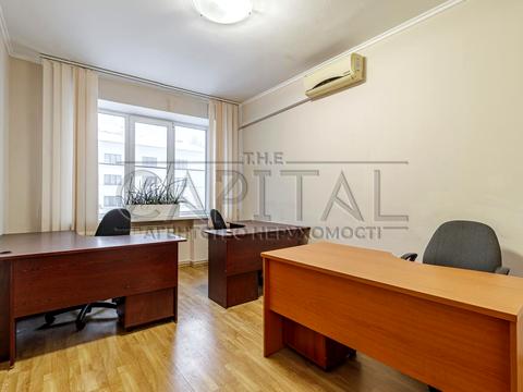 комерційна за адресою Шовковична вул., 7-А