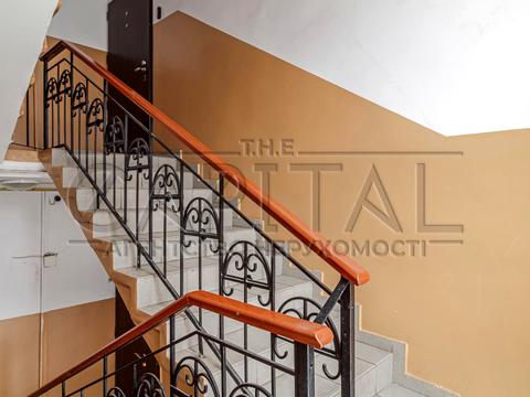 комерційна за адресою Шовковична вул., 7-А