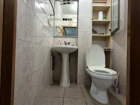 комерційна за адресою Почайнинська вул., 62
