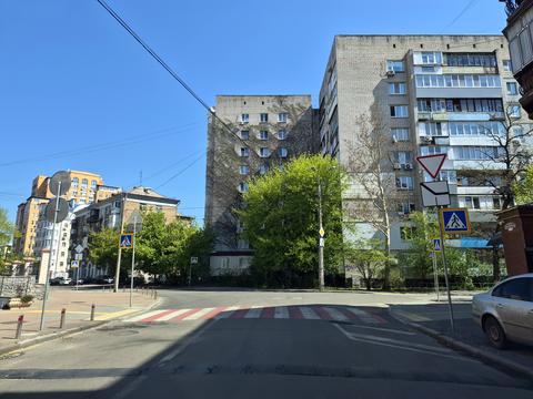 комерційна за адресою Почайнинська вул., 62