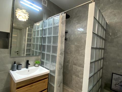 квартира за адресою Профсоюзна вул., 9-А