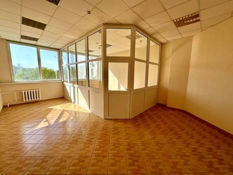 комерційна за адресою Ґарета Джонса вул. (Сім'ї Хохлових), 15
