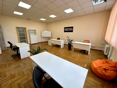 комерційна за адресою Ґарета Джонса вул. (Сім'ї Хохлових), 15