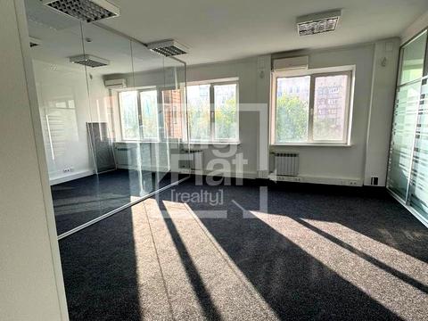 комерційна за адресою Варязький пров., 4в