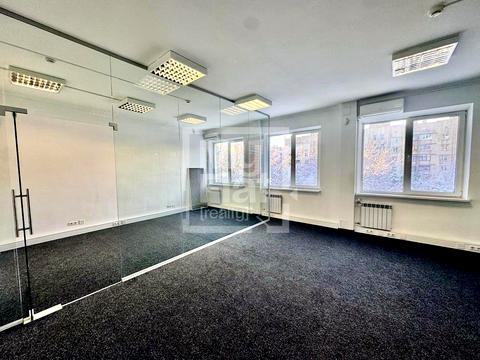 комерційна за адресою Варязький пров., 4в