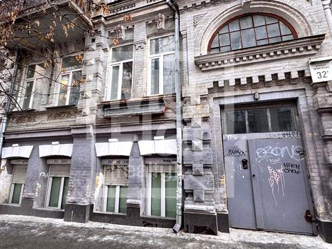 комерційна за адресою Межигірська вул., 32-А