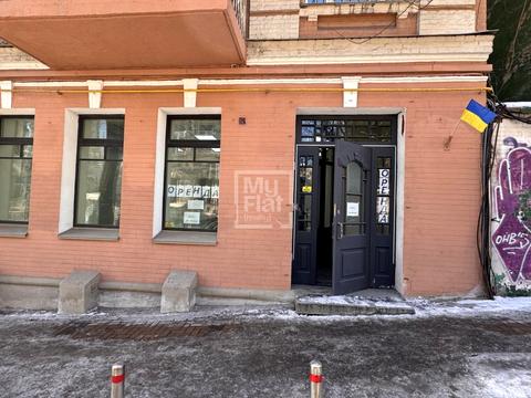 комерційна за адресою Михайлівська вул., 19