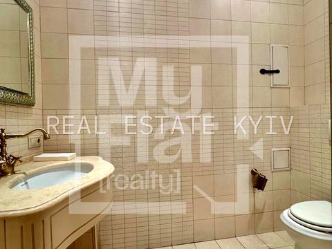 комерційна за адресою Круглоуніверситетська вул., 3-5