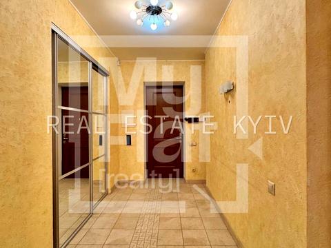 комерційна за адресою Круглоуніверситетська вул., 3-5