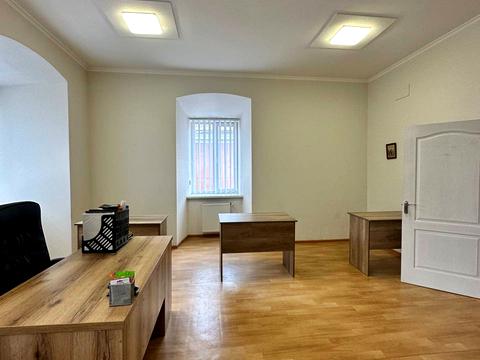комерційна за адресою Івано-Франківськ, Старозамкова вул., 2