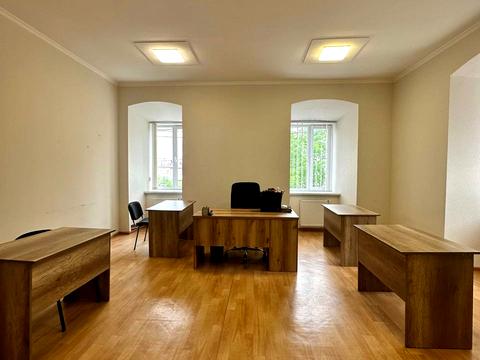 комерційна за адресою Івано-Франківськ, Старозамкова вул., 2