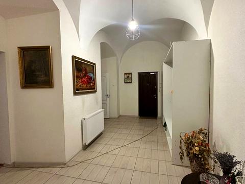 комерційна за адресою Івано-Франківськ, Старозамкова вул., 2