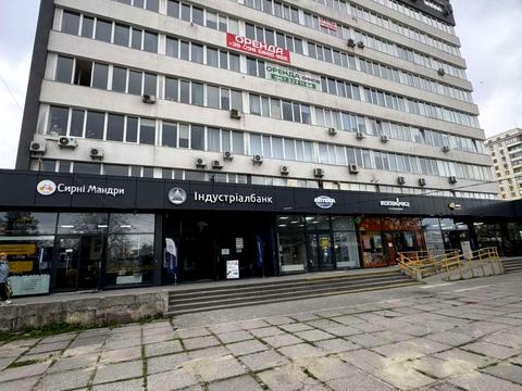 комерційна за адресою В'ячеслава Чорновола просп. (), 67а