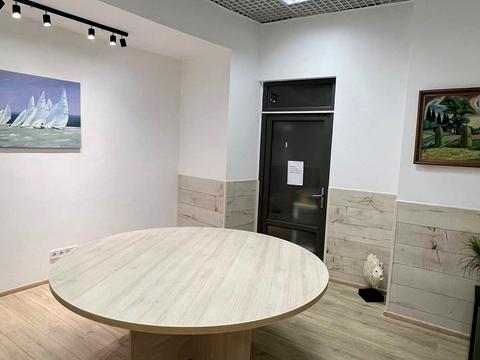 комерційна за адресою Євгена Коновальця вул. (Щорса), 36д