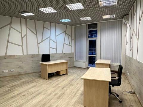 комерційна за адресою Євгена Коновальця вул. (Щорса), 36д