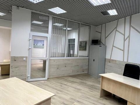 комерційна за адресою Євгена Коновальця вул. (Щорса), 36д