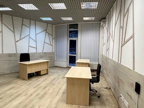 комерційна за адресою Євгена Коновальця вул. (Щорса), 36д