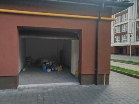 паркомісце за адресою Павла Полуботка, 18