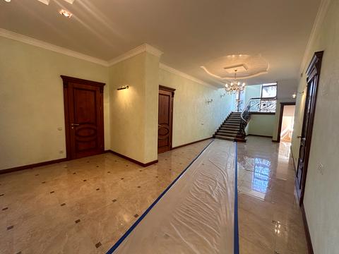 будинок за адресою Володимира Івасюка вул. (Грибоєдова)