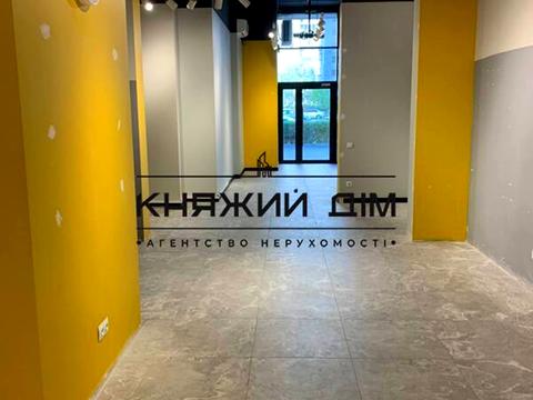комерційна за адресою Ревуцького вул., 40-Б