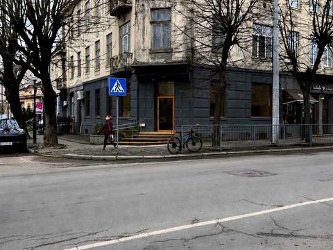 комерційна за адресою Шопена вул., 9