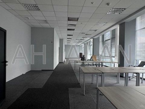 комерційна за адресою Солом'янська вул., 11