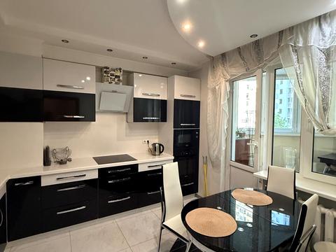 квартира за адресою Григорія Ващенка вул., 1