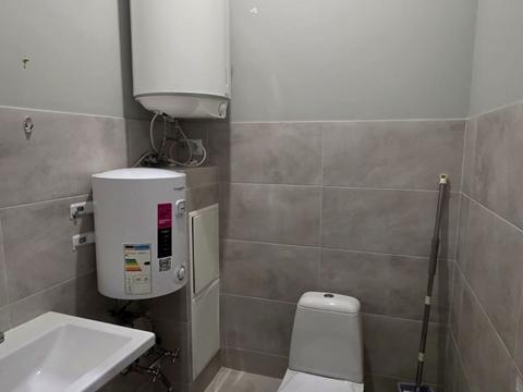 комерційна за адресою Ревуцького вул., 40-В