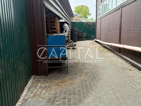 комерційна за адресою Центральна вул., 12