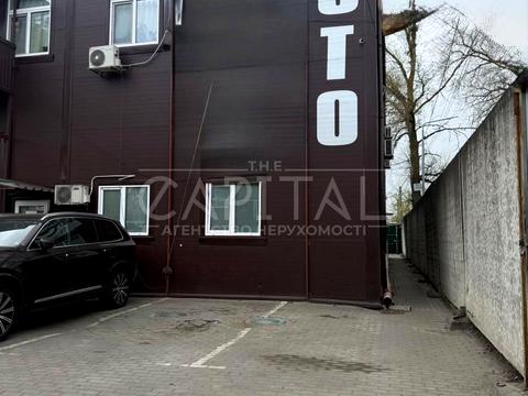 комерційна за адресою Центральна вул., 12
