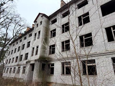 комерційна за адресою Кленова вул., 32