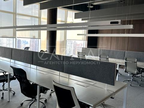 комерційна за адресою Лесі Українки бульв., 7-Б