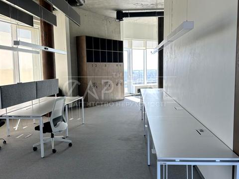 комерційна за адресою Лесі Українки бульв., 7-Б