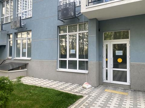 комерційна за адресою Валер'яна Підмогильного вул., 5