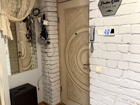 комерційна за адресою Айвазовського вул., 10
