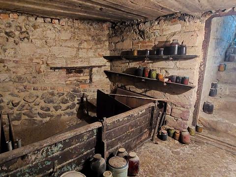 будинок за адресою смт. Вороновиця, Паріївська