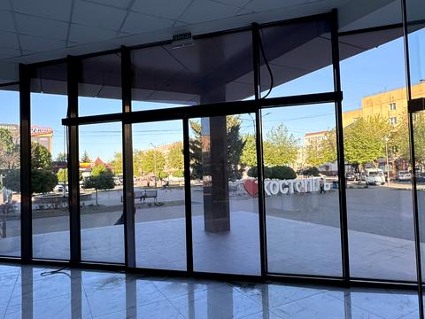 комерційна за адресою Грушевського, 34а