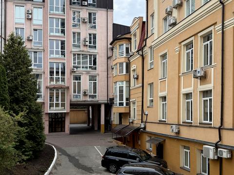 комерційна за адресою Глибочицька вул., 40