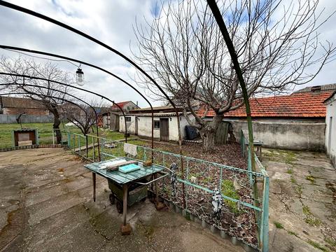 будинок за адресою Братська вул., 33