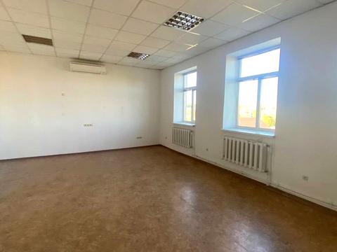 комерційна за адресою Миру, 25