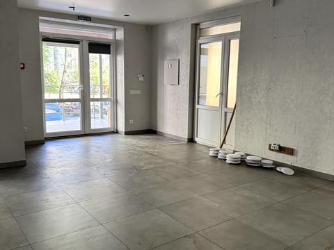 комерційна за адресою Яблунева вул., 2