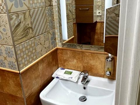 комерційна за адресою Регенераторна вул., 4 к5