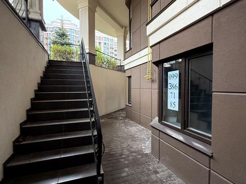 комерційна за адресою Молодіжна вул., 2