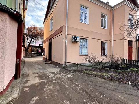 комерційна за адресою Свободи, 22А