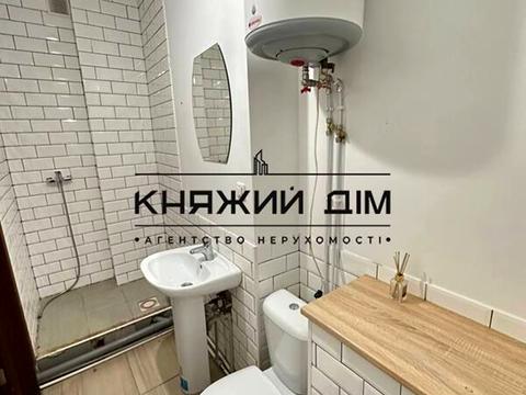 комерційна за адресою Анни Ахматової вул., 34
