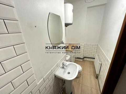 комерційна за адресою Анни Ахматової вул., 34
