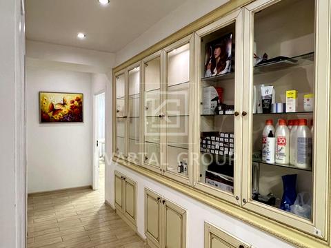 комерційна за адресою Університетська вул., 1-р