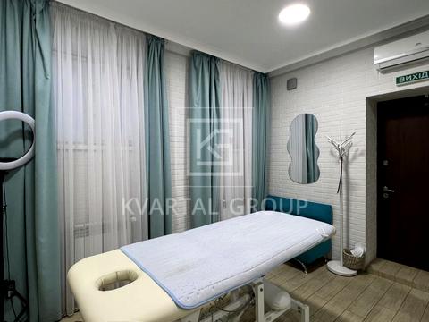 комерційна за адресою Університетська вул., 1-р